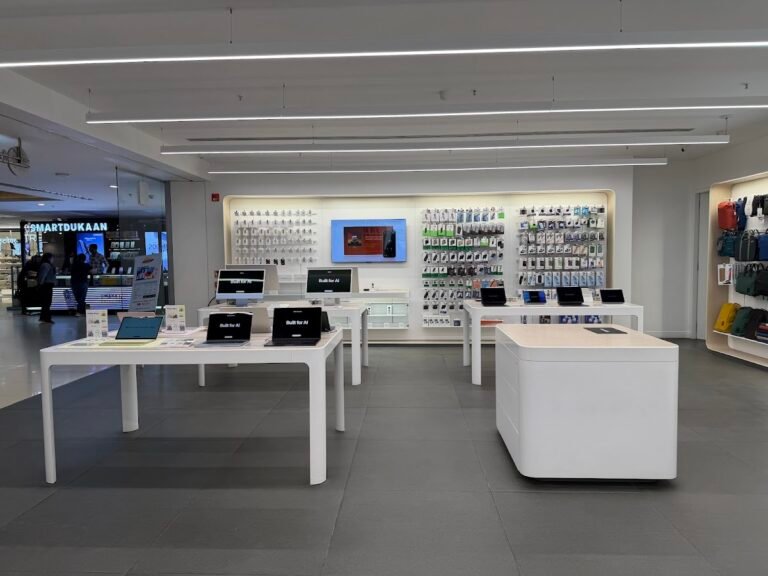 iphone service center in Bhutani Mall — Apple Premium Partner – Aptronix – Bhutani Mall, Noida